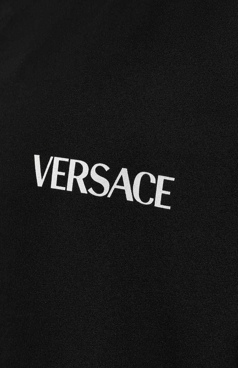Мужская хлопковая футболка VERSACE черного цвета, арт. 1010637/1A07701 | Фото 5 (Длина (для топов): Стандартные; Материал внешний: Хлопок; Рукава: 3/4; Принт: С принтом; Стили: Спорт-шик; Кросс-КТ: Джерси; Мужское Кросс-КТ: Футболка-одежда)