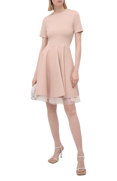 Платье из вискозы ALEXANDER MCQUEEN розового цвета по цене 275000 руб., арт. 659536/Q1AUI, фото 2 Платье из вискозы ALEXANDER MCQUEEN, арт. 659536/Q1AUI, фото 2
