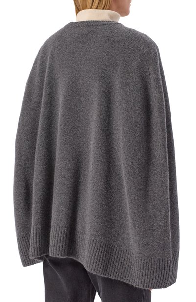 Кашемировый свитер TOTEME серого цвета по цене 130000 руб., арт. 261-WRT0635-YA0235, фото 4 Кашемировый свитер TOTEME, арт. 261-WRT0635-YA0235, фото 4