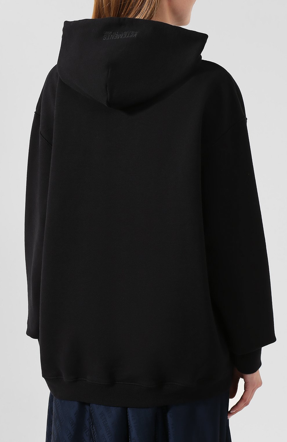 Хлопковое худи VETEMENTS черного цвета по цене 49350 руб., арт. SS20TR311 1620/W/BLACK, фото 4 Хлопковое худи VETEMENTS, арт. SS20TR311 1620/W/BLACK, фото 4