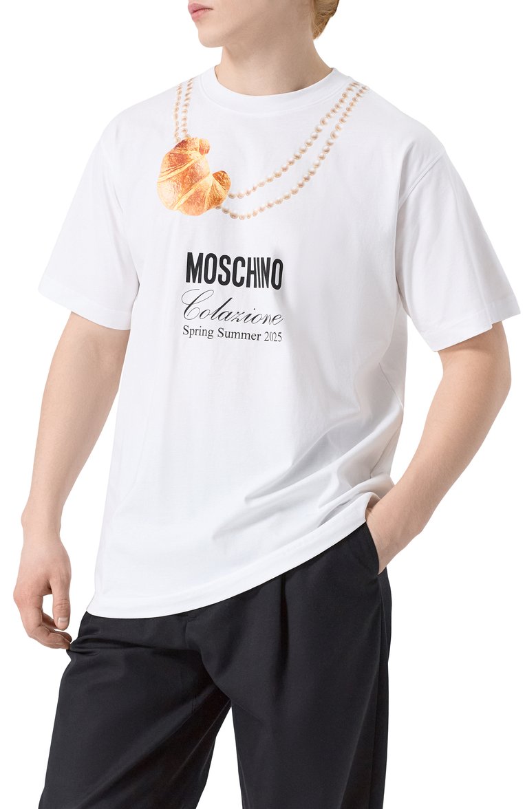 Мужская хлопковая ф�утболка MOSCHINO белого цвета, арт. J0707/0241 | Фото 3 (Материал внешний: Хлопок; Рукава: Короткие; Длина (для топов): Стандартные; Принт: С принтом; Стили: Кэжуэл; Мужское Кросс-КТ: Футболка-одежда; Кросс-КТ: Джерси)