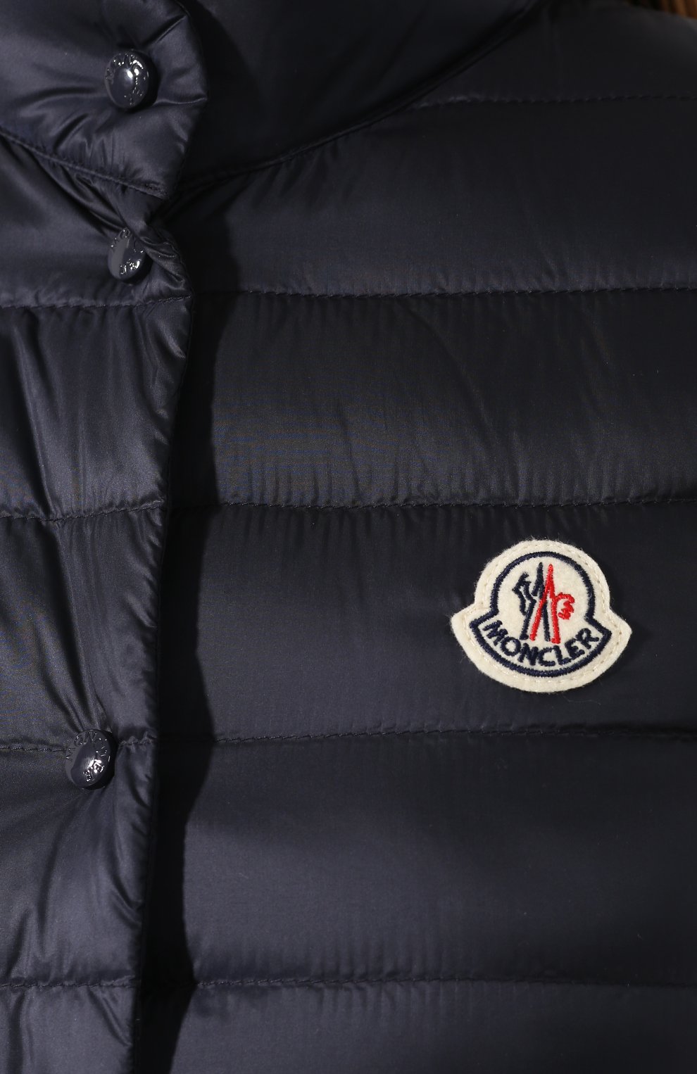 Пуховый жилет liane MONCLER темно-синего цвета по цене 64400 руб., арт. F1-093-1A102-00-53048, фото 5 Пуховый жилет liane MONCLER, арт. F1-093-1A102-00-53048, фото 5