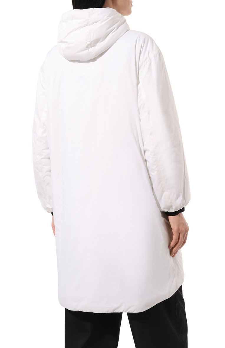 Женская куртка PRADA белого цвета, арт. 291855-1XYW-F027K-202 | Фото 4 (Рукава: Длинные; Длина (верхняя одежда): До колена; Материал внешний: Синтетический материал; Кросс-КТ: Ветровки, Куртка; Стили: Кэ�жуэл)