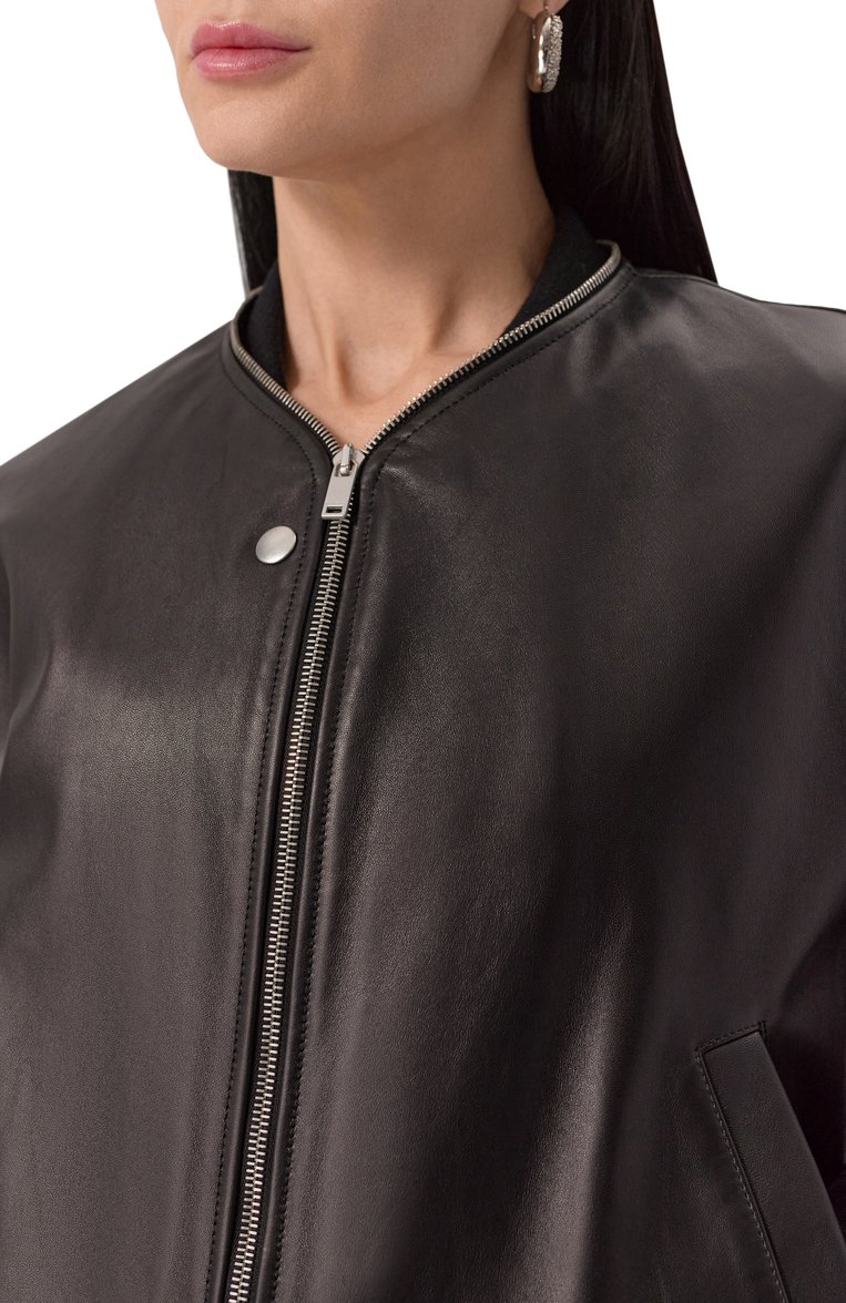 Женский кожаный бомбер JIL SANDER черного цвета, арт. J04BN0104-J07173 | Фото 5 (Рукава: Длинные; Материал подклада: Хлопок; Материал внешний: Натуральная кожа; Длина (верхняя одежда): Короткие; Стили: Минимализм; Кросс-КТ: Легкие, Куртка)