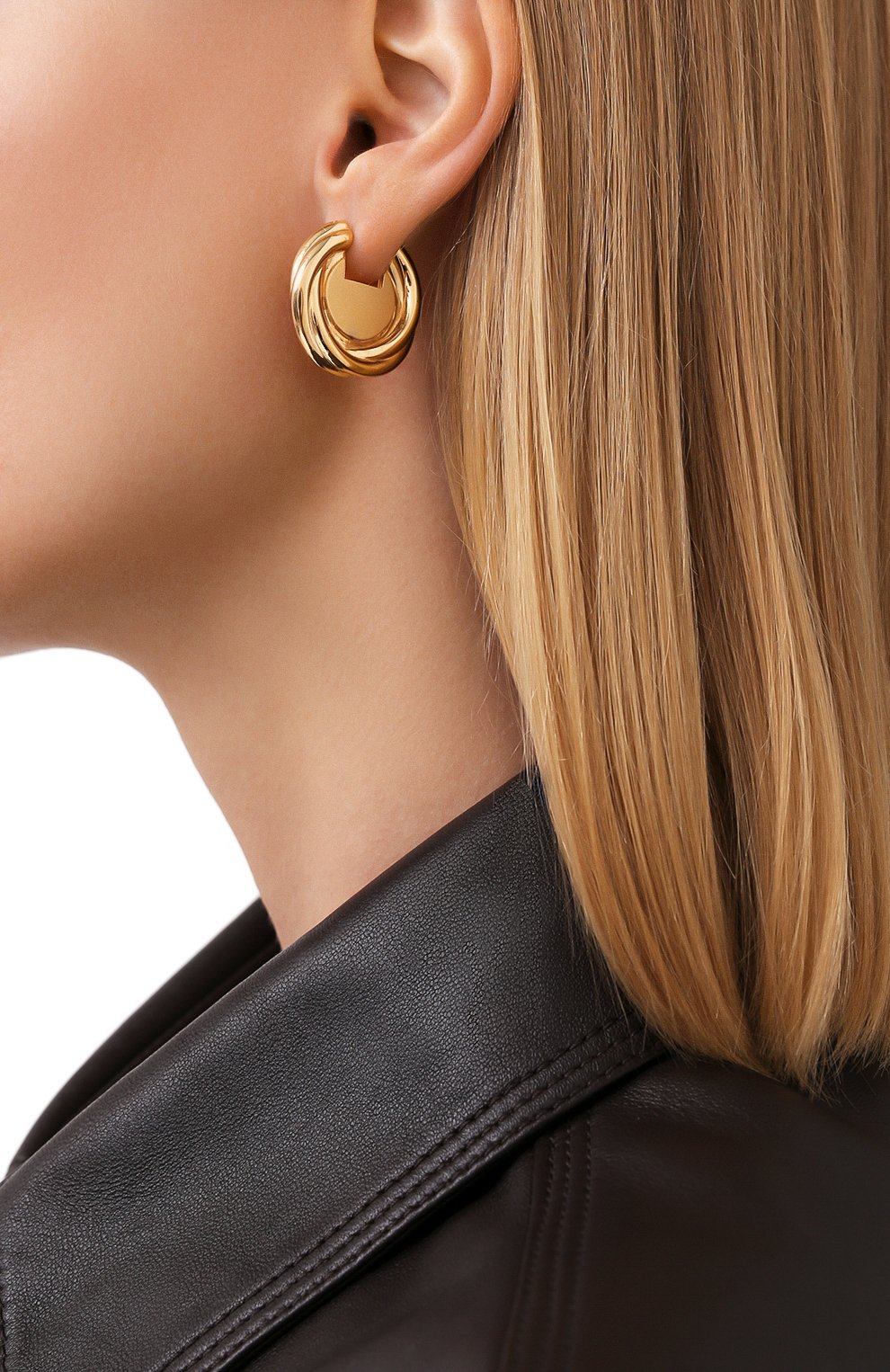 Серьги BOTTEGA VENETA золотого цвета по цене 72100 руб., арт. 628941/VAHU0, фото 2 Серьги BOTTEGA VENETA, арт. 628941/VAHU0, фото 2