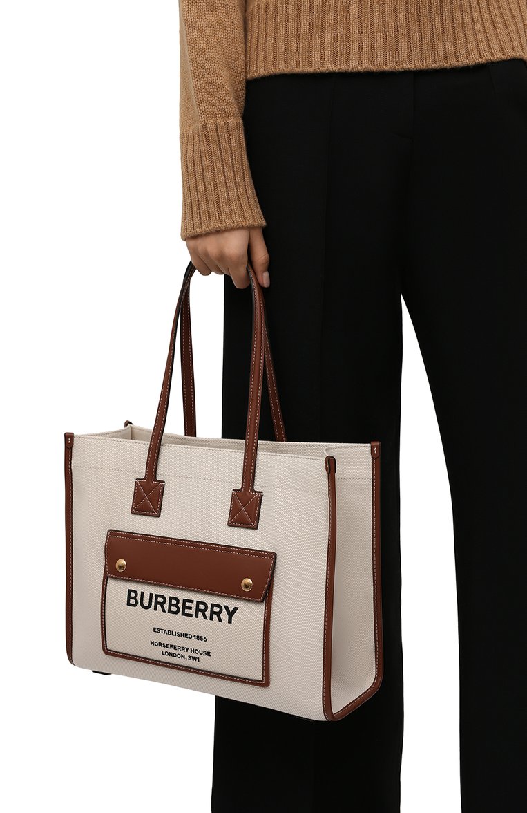 Женская сумка-шопер BURBERRY бежевого цвета, арт. 8044138 | Фото 2 (Размер: medium; Материал: Текстиль; Сумки-технические: Сумки-шопперы; Драгоценные камни: Проставлено; Материал сплава: Проставлено; Региональные ограничения белый список (Axapta Mercury): Не проставлено)