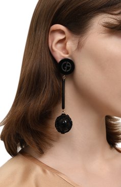 Женская клипсы GIORGIO ARMANI черного цвета, арт. 61D627 3F864 | Фото 2 (Женское Кросс-КТ: Клипсы-серьги; Региональные ограничения белый список (Axapta Mercury): Не проставлено; Материал: Металл; Нос: Не проставлено)