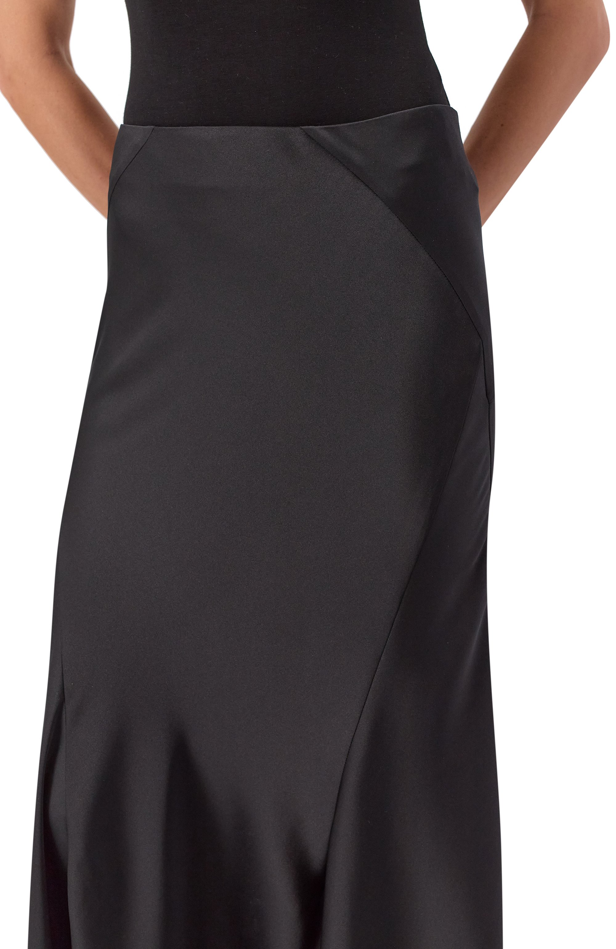 Атласная юбка GIORGIO ARMANI черного цвета по цене 415500 руб., арт. GW001547/TE10101, фото 5 Атласная юбка GIORGIO ARMANI, арт. GW001547/TE10101, фото 5