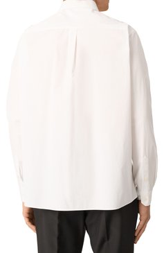 Мужская хлопковая рубашка DOLCE & GABBANA белого цвета, арт. G5JG4T/FU5U8 | Фото 4 (Материал внешний: Хлопок; Материал сплава: Проставлено; Рукава: Длинные; Длина (для топов): Стандартные; Драгоценные камни: Проставлено; Стили: Классический, Кэжуэл; Воротник: Кент; Манжеты: На пуговицах; Случай: Повседневный; Рубашки М: Classic Fit; Принт: Однотонные)