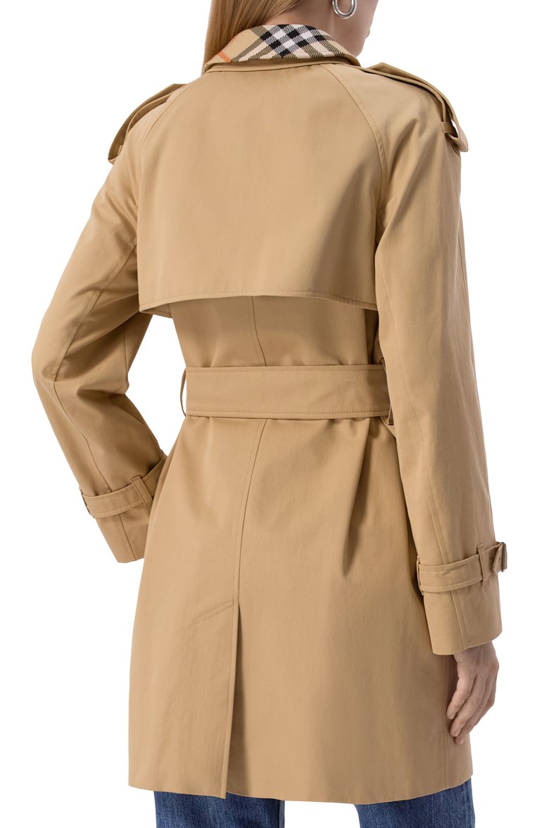 Женский хлопковый тренч BURBERRY бежевого цвета, арт. 8094940 | Фото 4 (Длина (верхняя одежда): До середины бедра; Рукава: Длинные; Материал подклада: Хлопок; Материал внешний: Хлопок; Кросс-КТ: Куртка; Стили: Кэжуэл)