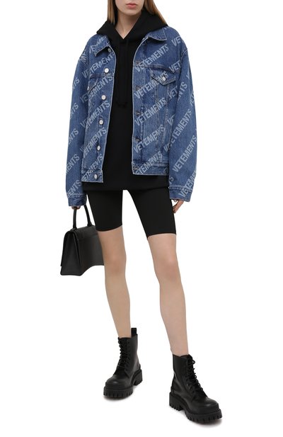 Джинсовая куртка VETEMENTS голубого цвета по цене 199500 руб., арт. UE51JA350B 2803/W, фото 2 Джинсовая куртка VETEMENTS, арт. UE51JA350B 2803/W, фото 2