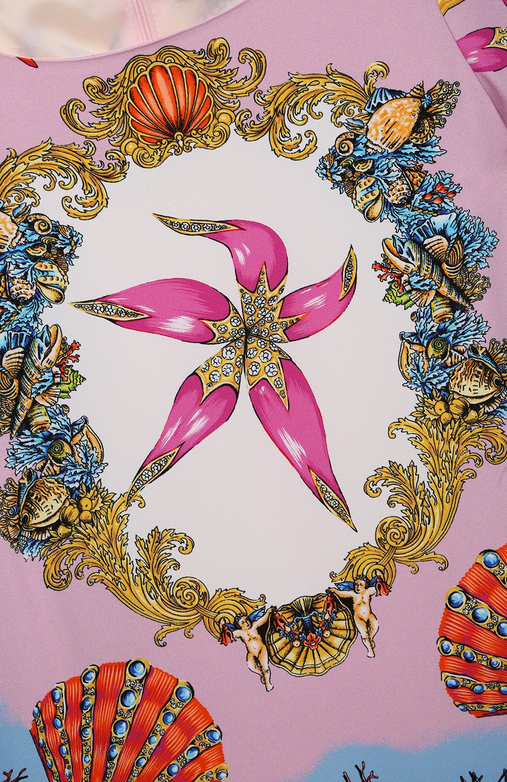 Платье из вискозы VERSACE разноцветного цвета по цене 68500 руб., арт. 1000597/1A00417/8A-14A, фото 3 Платье из вискозы VERSACE, арт. 1000597/1A00417/8A-14A, фото 3