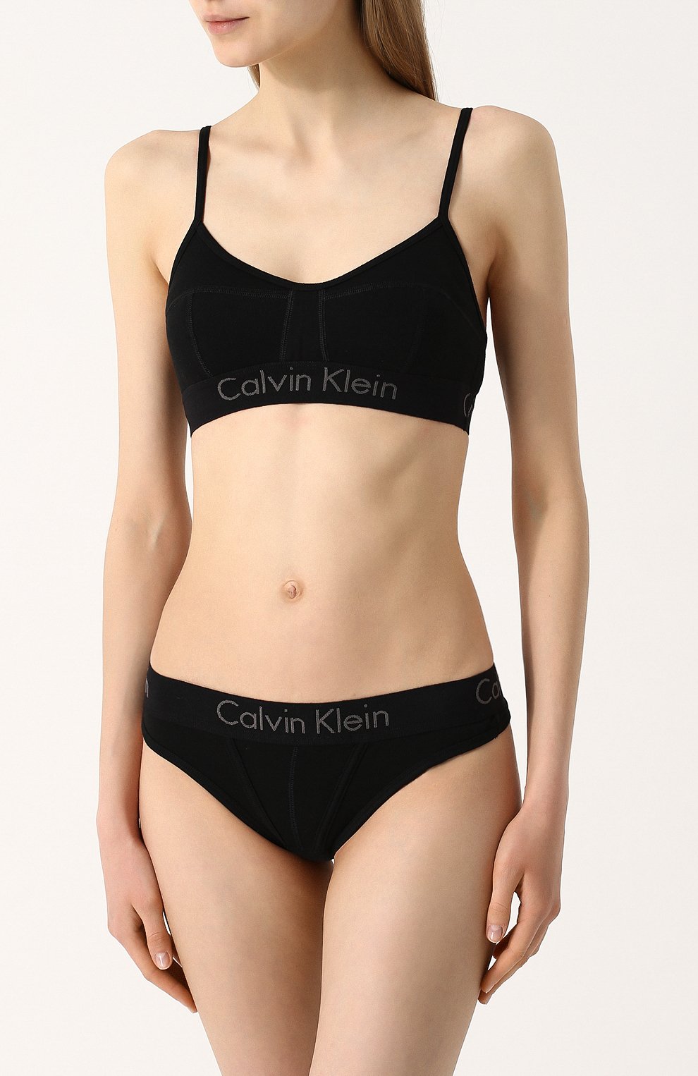 Хлопковые трусы-стринги с логотипом бренда CALVIN KLEIN черного цвета по цене 2380 руб., арт. QF4509E, фото 2 Хлопковые трусы-стринги с логотипом бренда CALVIN KLEIN, арт. QF4509E, фото 2