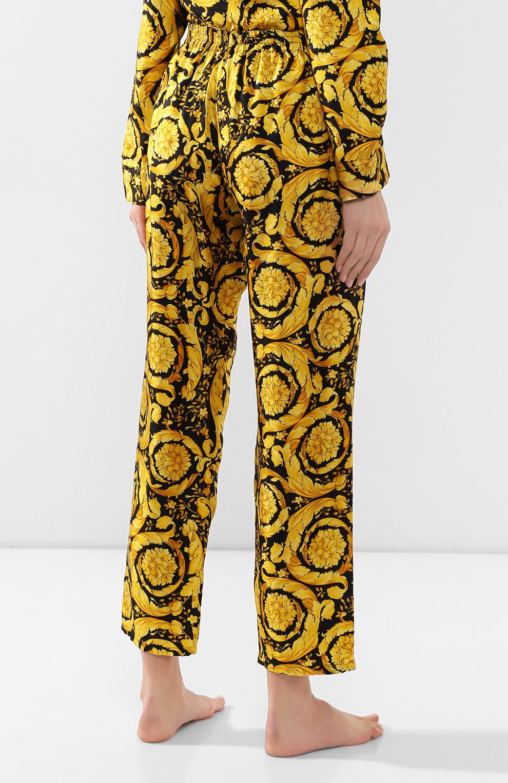 Шелковые брюки VERSACE разноцветного цвета по цене 83550 руб., арт. AUD05057/A232999, фото 4 Шелковые брюки VERSACE, арт. AUD05057/A232999, фото 4