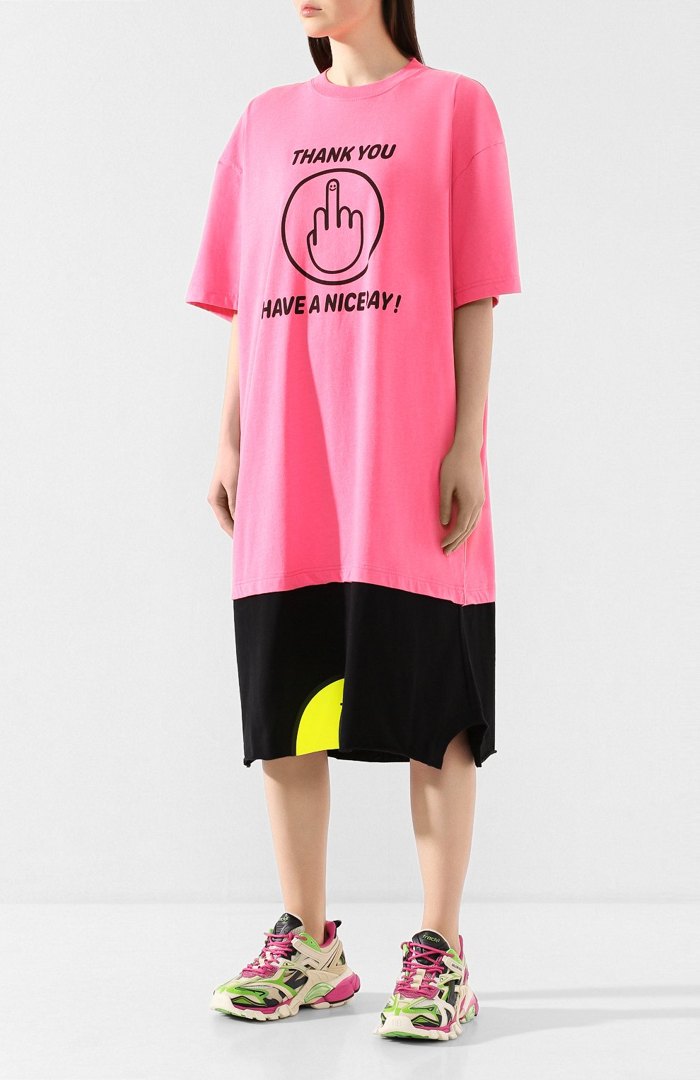 Платье VETEMENTS розового цвета по цене 65750 руб., арт. SS20TR216 1610/W/FLU0 PINK/ BLACK, фото 3 Платье VETEMENTS, арт. SS20TR216 1610/W/FLU0 PINK/ BLACK, фото 3