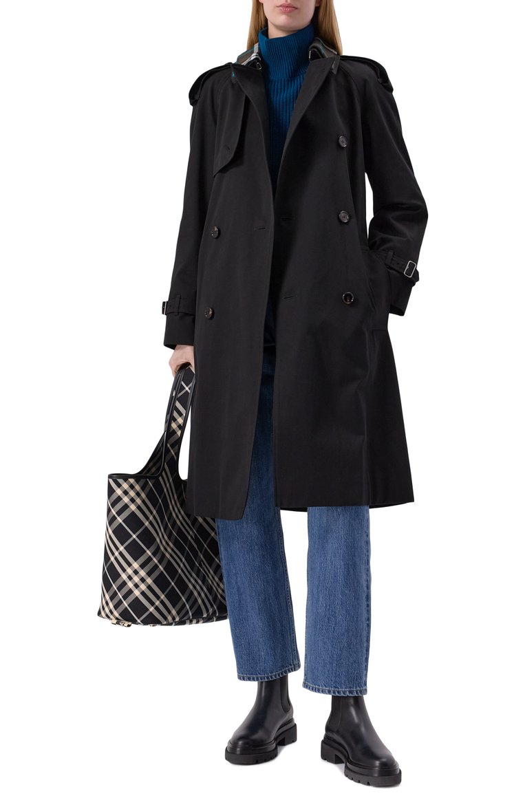 Женский хлопковый тренч BURBERRY черного цвета, арт. 8096579 | Фото 2 (Материал внешний: Хлопок; Рукава: Длинные; Длина (верхняя одежда): До колена; Материал подклада: Хлопок; Кросс-КТ: Куртка; Стили: Кэжуэл)