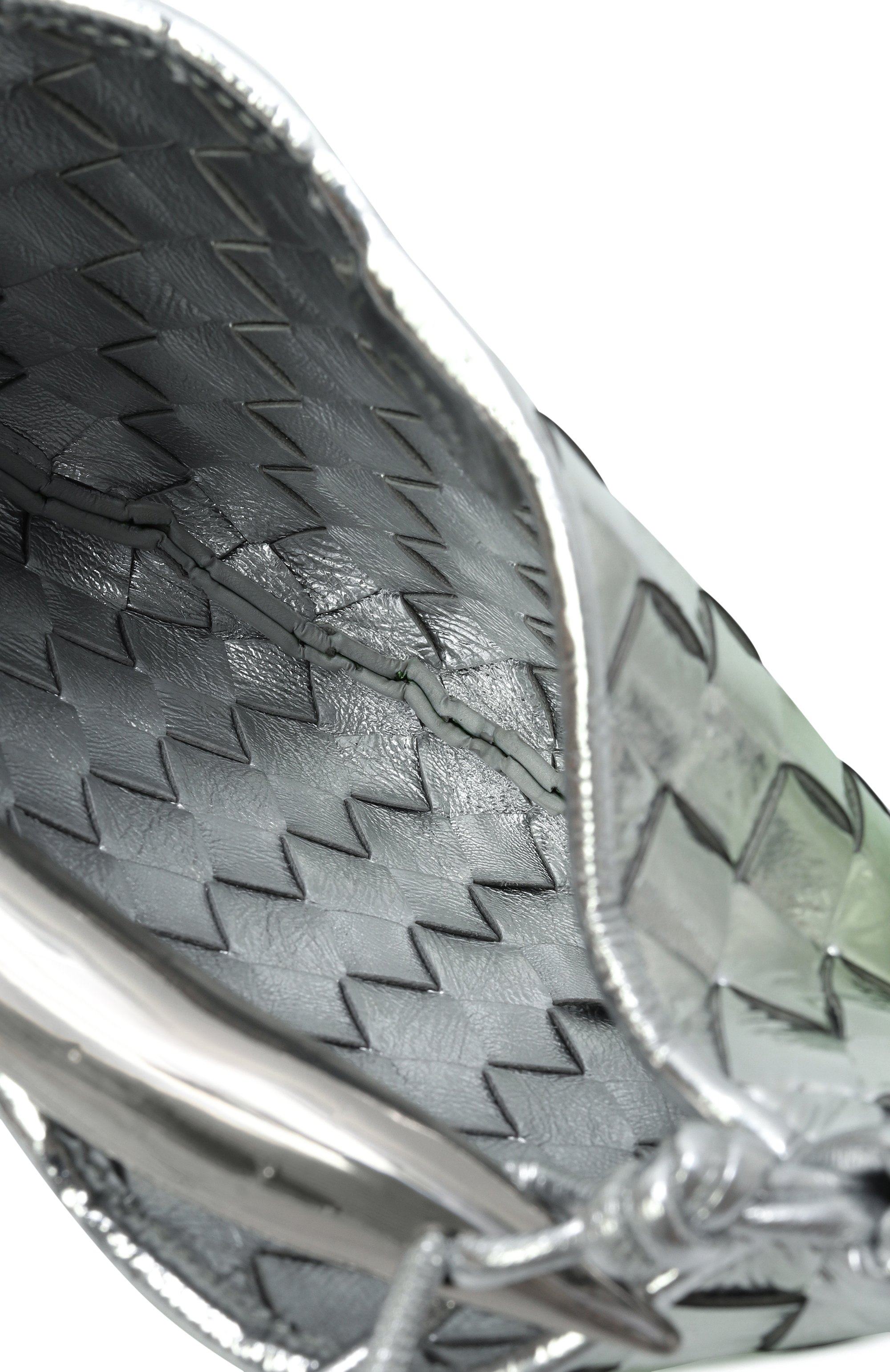 Сумка sardine baby BOTTEGA VENETA серебряного цвета по цене 399500 руб., арт. 804496/V5LA0, фото 5 Сумка sardine baby BOTTEGA VENETA, арт. 804496/V5LA0, фото 5