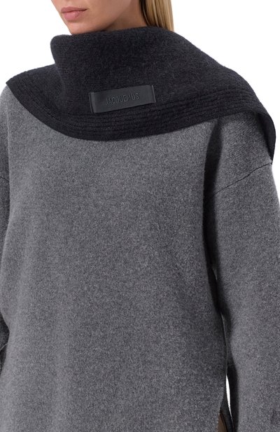 Шаль JACQUEMUS черного цвета по цене 29950 руб., арт. 24HACU00669AK0/0227, фото 2 Шаль JACQUEMUS, арт. 24HACU00669AK0/0227, фото 2