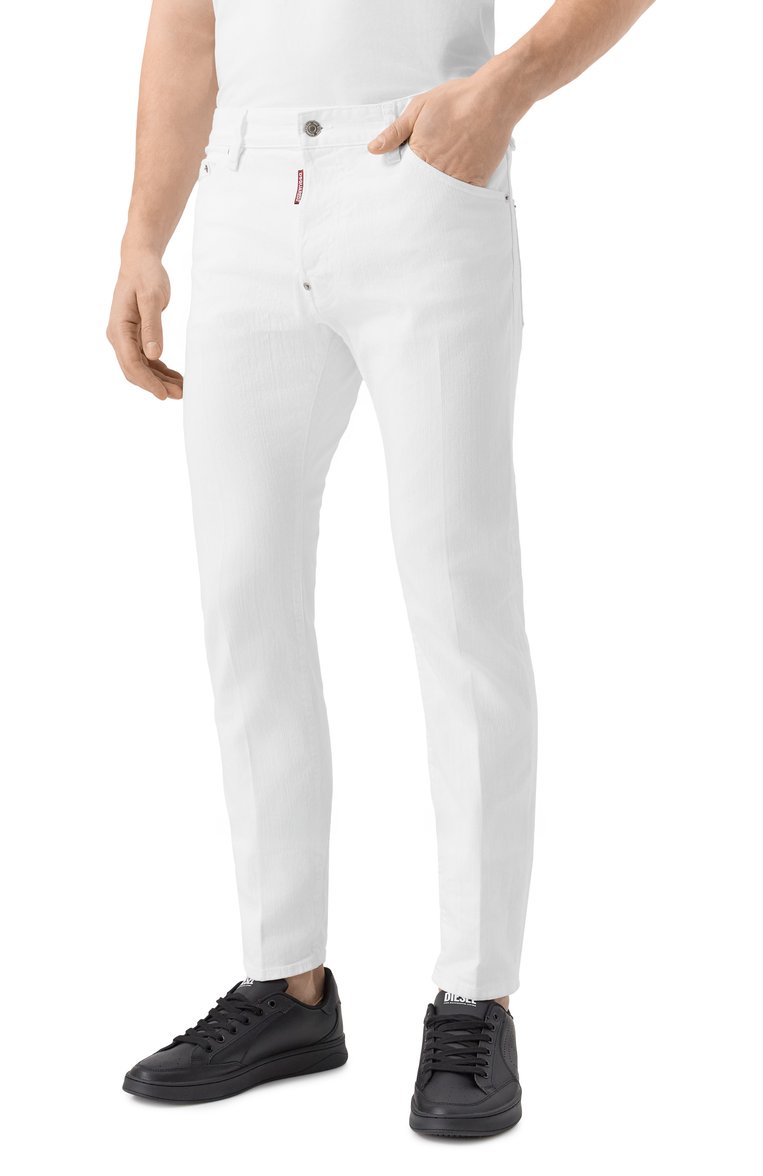 Мужские джинсы cool guy DSQUARED2 белого цвета, арт. S74LB1492/S39781 | Фото 3 (Длина (брюки, джинсы): Стандартные; Материал внешний: Хлопок, Деним; Кросс-КТ: Деним; Стили: Повседневный; Силуэт М (брюки): Узкие; Автоматизация ТО: Проставлено; Автоматизация состава: Проставлено; Детали: Без декора)