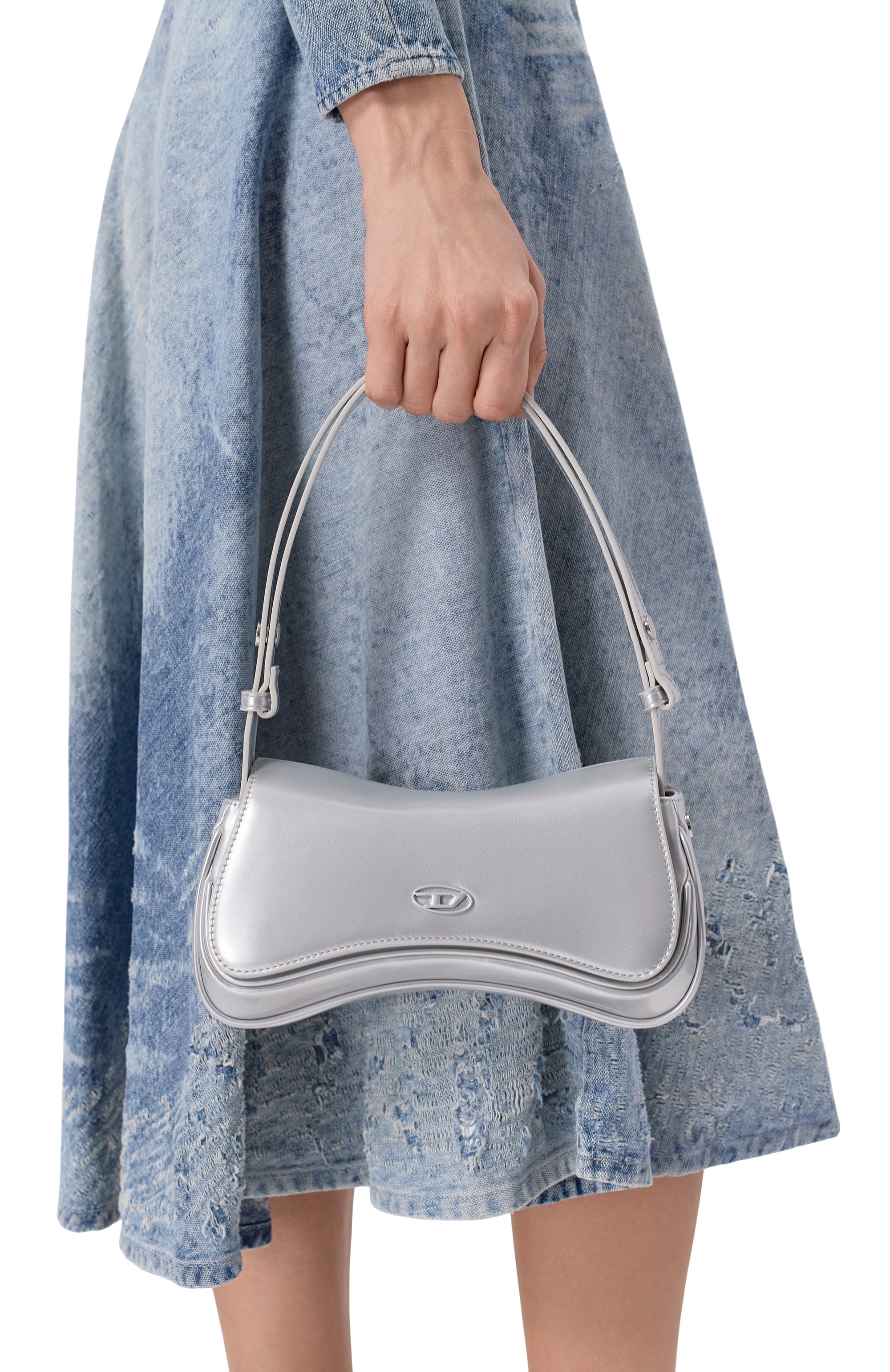 Сумка play DIESEL серебряного цвета по цене 33400 руб., арт. X10202/P8950, фото 2 Сумка play DIESEL, арт. X10202/P8950, фото 2