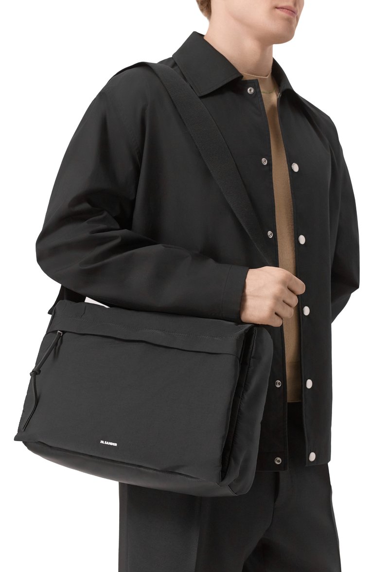 Мужская сумка soft messenger large JIL SANDER черного цвета, арт. J26WG0059-P7311 | Фото 2 (Ремень/цепочка: На ремешке; Материал: Текстиль; Автоматизация ТО: Проставлено; Размер: large; Автоматизация состава: Проставлено)
