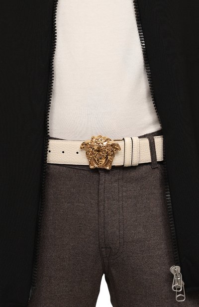Двусторонний ремень VERSACE бежевого цвета по цене 65450 руб., арт. DCU6705/1A07741, фото 2 Двусторонний ремень VERSACE, арт. DCU6705/1A07741, фото 2