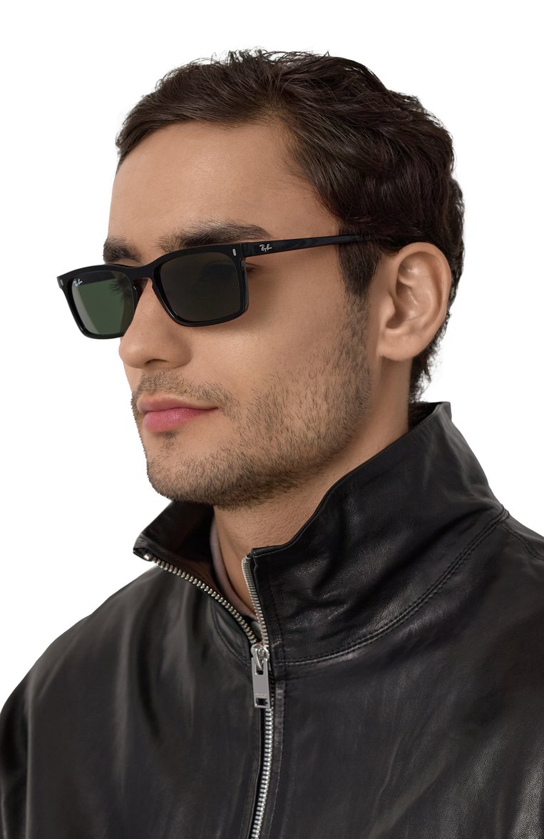 Женские солнце�защитные очки RAY-BAN зеленого цвета, арт. 4435-901/31 | Фото 2 (Региональные ограничения белый список (Axapta Mercury): Не проставлено; Нос: Не проставлено; Материал: Пластик; Тип очков: С/з; Кросс-КТ: С/з-унисекс; Очки форма: Прямоугольные; Оптика Гендер: оптика-унисекс)