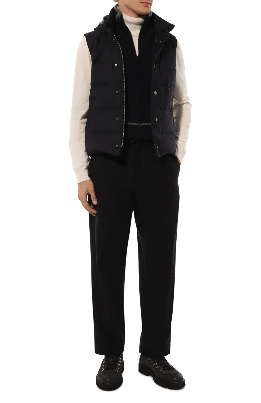 Пуховый жилет MONTECORE темно-синего цвета по цене 94150 руб., арт. F07MUWX806M/106, фото 2 Пуховый жилет MONTECORE, арт. F07MUWX806M/106, фото 2