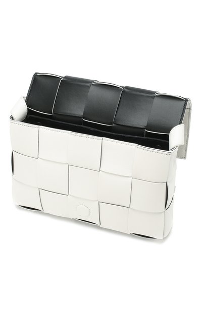 Сумка cassette BOTTEGA VENETA белого цвета по цене 160500 руб., арт. 578004/VMAY3, фото 4 Сумка cassette BOTTEGA VENETA, арт. 578004/VMAY3, фото 4