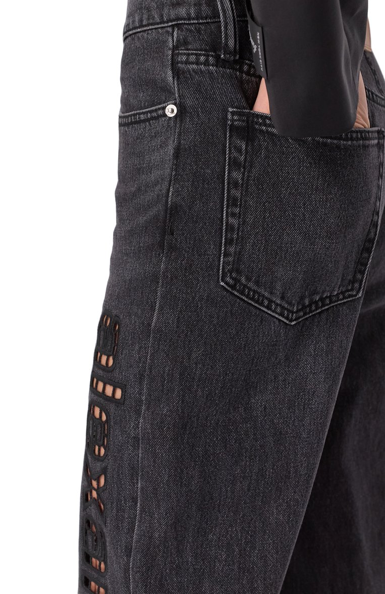 Женские джинсы ALEXANDER WANG темно-серого цвета, арт. 4DC1254691 | Фото 5 (Драгоценные камни: Проставлено; Материал сплава: Проставлено; Длина (брюки, джинсы): Стандартные; Материал внешний: Хлопок, Деним; Силуэт Ж (брюки и джинсы): Прямые; Детали: Делаве, Вышивка; Кросс-КТ: Деним; Стили: Гранж)