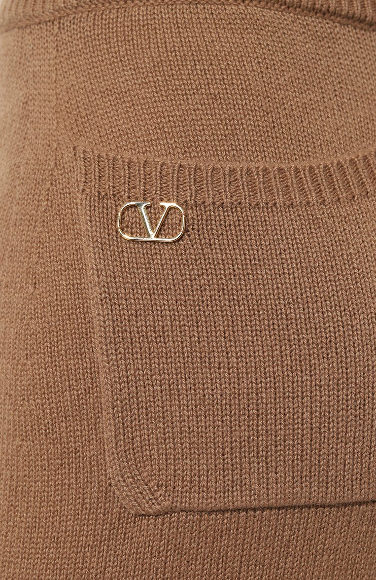 Женские кашемировые брюки VALENTINO бежевого цвета, арт. 3B3KF01A82W | Фото 5 (Материал внешний: Кашемир, Шерсть; Женское Кросс-КТ: Брюки-одежда; Силуэт Ж (брюки и джинсы): Прямые; Кросс-КТ: Трикотаж; Стили: Спорт-шик; Длина (брюки, джинсы): Стандартные; Автоматизация состава: Проставлено; Автоматизация ТО: Проставлено)