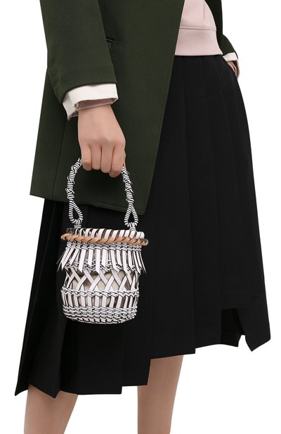 Сумка bucket fringes LOEWE белого цвета по цене 175500 руб., арт. 326.05AC19, фото 2 Сумка bucket fringes LOEWE, арт. 326.05AC19, фото 2