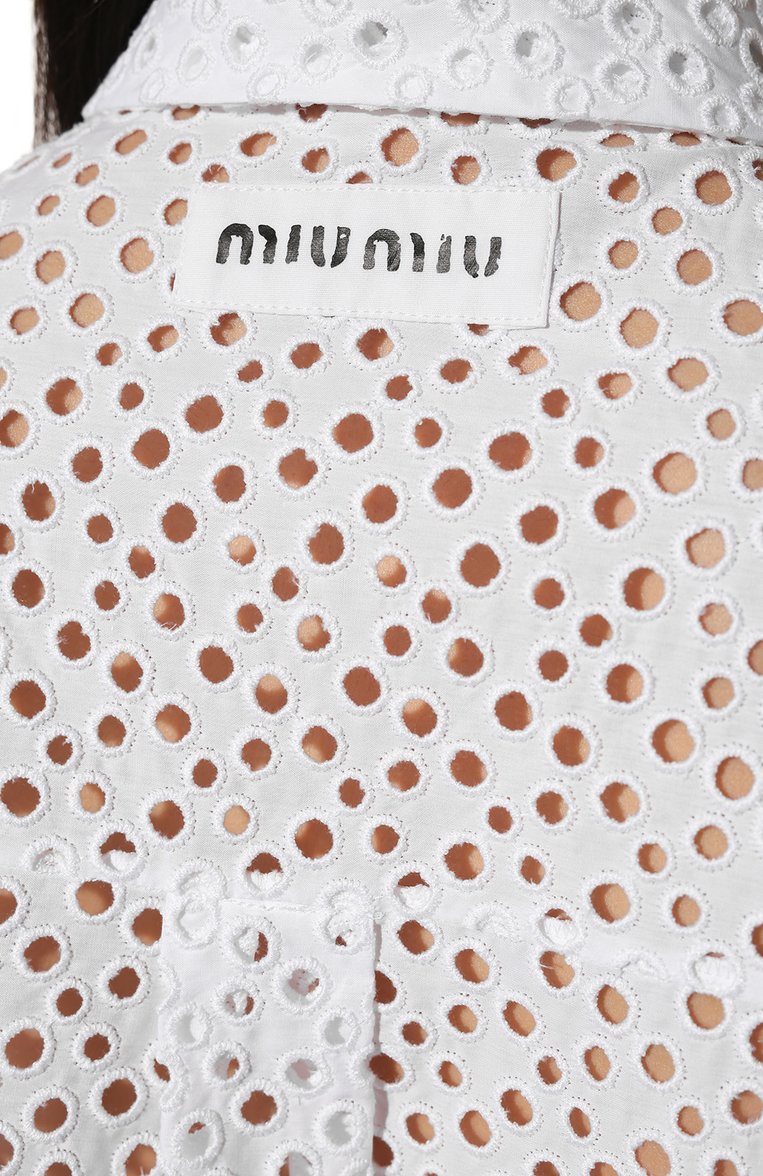 Женское хлопковое платье MIU MIU белого цвета, арт. MF4529-1EWL-F0009 | Фото 5 (Длина Ж (юбки, платья, шорты): Мини; Материал внешний: Хлопок; Стили: Романтичный; Случай: Повседневный; Женское Кросс-КТ: Платье-одежда; Рукава: Короткие; Драгоценные камни: Проставлено; Нос: Не проставлено; Материал сплава: Проставлено)