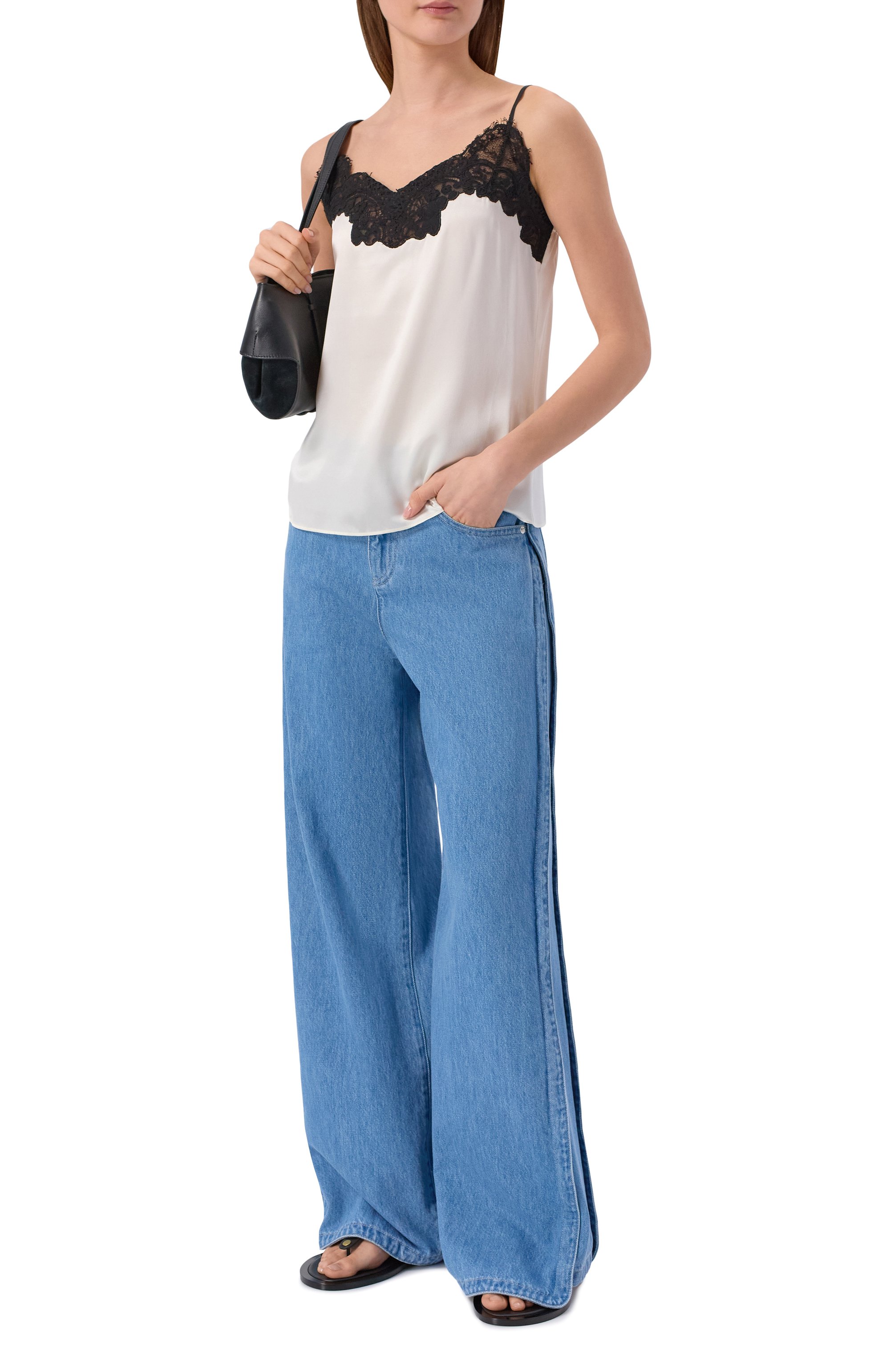 Джинсы EMPORIO ARMANI голубого цвета по цене 52550 руб., арт. EW003502/AF21091, фото 2 Джинсы EMPORIO ARMANI, арт. EW003502/AF21091, фото 2