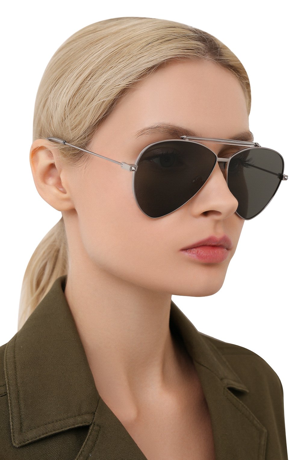 Солнцезащитные очки ALEXANDER MCQUEEN серебряного цвета по цене 27150 руб., арт. AM0058 002, фото 2 Солнцезащитные очки ALEXANDER MCQUEEN, арт. AM0058 002, фото 2