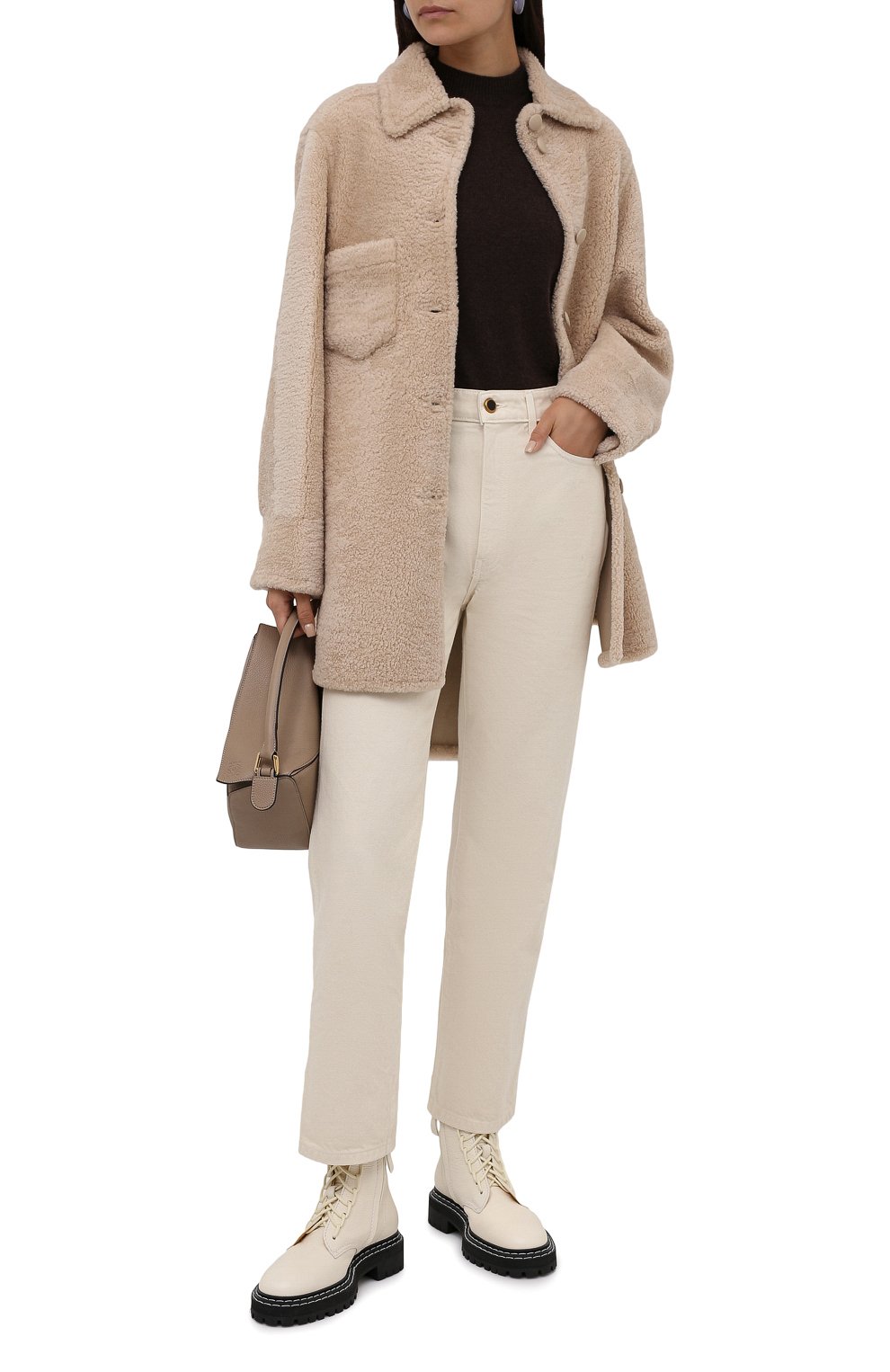 Двусторонняя дубленка ANNE VEST бежевого цвета по цене 249500 руб., арт. AW21/01/303/17/AVRIL SHIRT, фото 2 Двусторонняя дубленка ANNE VEST, арт. AW21/01/303/17/AVRIL SHIRT, фото 2