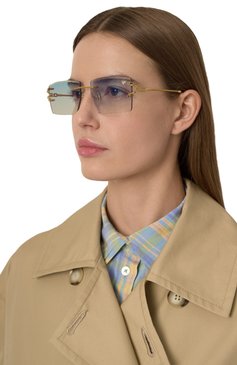 Женские солнцезащитные очки VINTAGE FRAMES голубого цвета, арт. IC0N YELL0W G0LD/SKY BLUE | Фото 2 (Региональные ограничения белый список (Axapta Mercury): Не проставлено; Нос: Не проставлено; Материал: Металл; Тип очков: С/з; Оптика Гендер: оптика-женское; Очки форма: Прямоугольные, Безоправные)