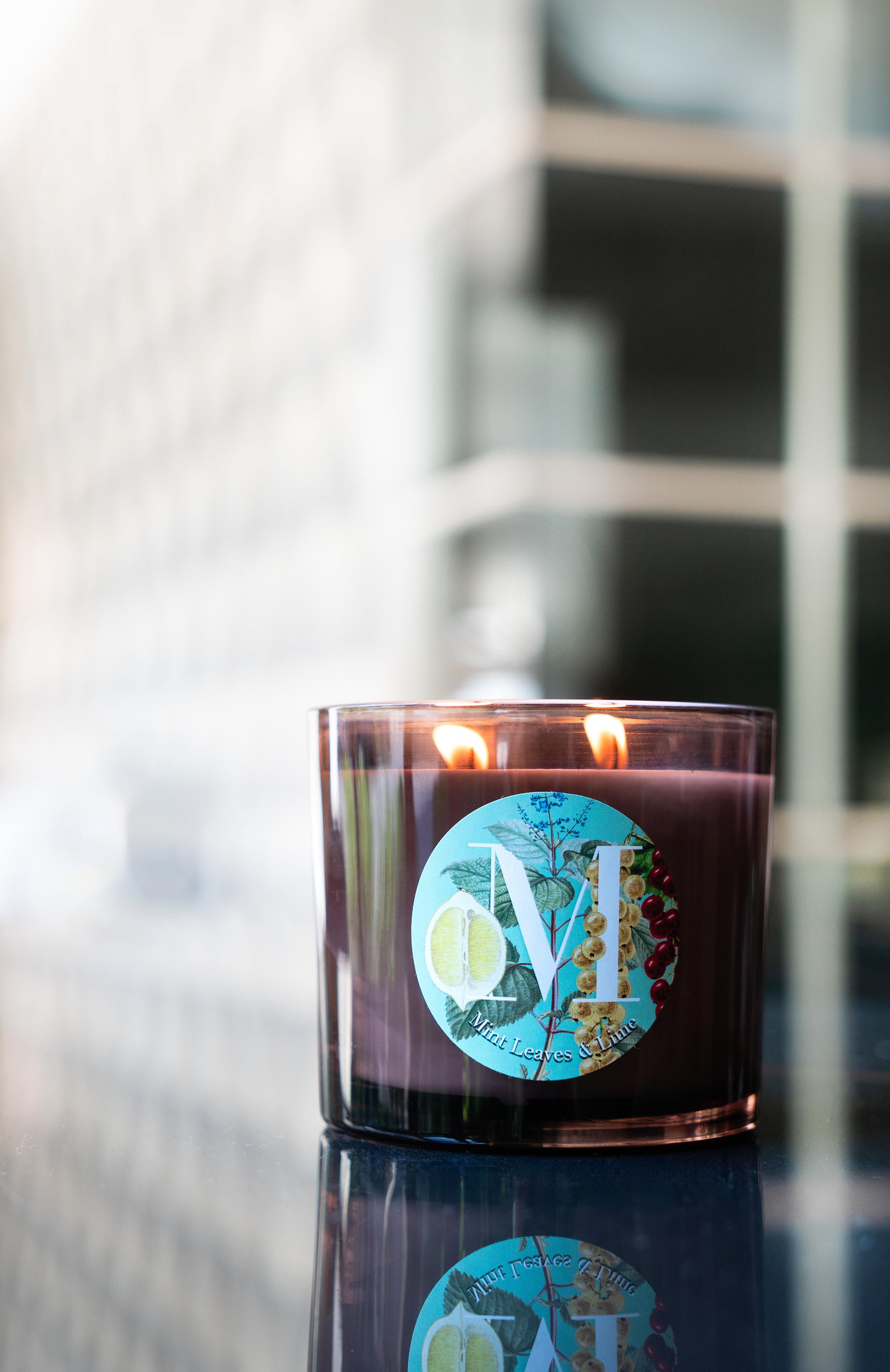 Свеча аромат mint leaves & lime (350g) PERNICI бесцветного цвета по цене 6700 руб., арт. 8001962089920, фото 2 Свеча аромат mint leaves & lime (350g) PERNICI, арт. 8001962089920, фото 2