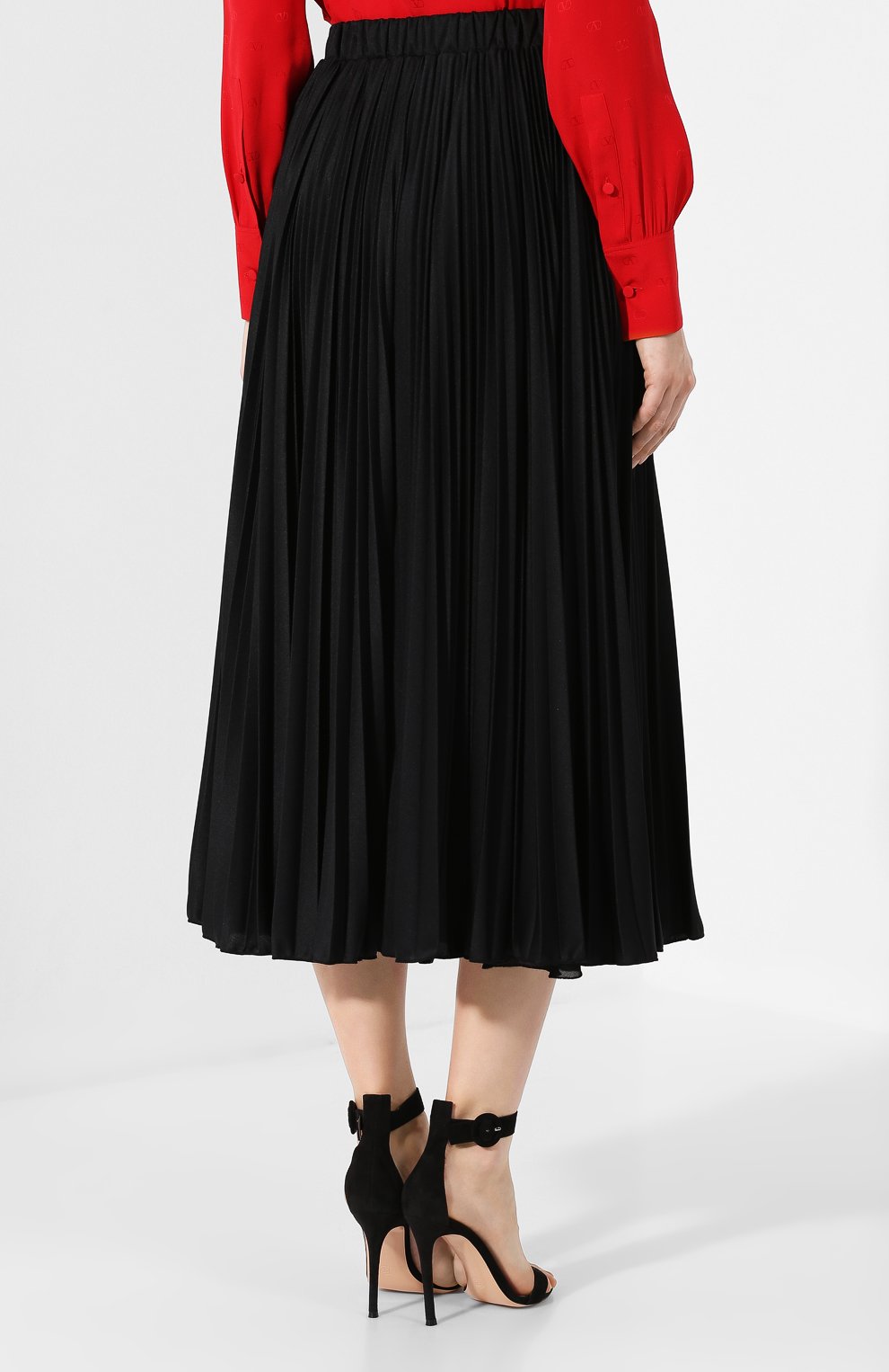 Плиссированная юбка VALENTINO черного цвета по цене 193000 руб., арт. SB3MD00X4TG, фото 4 Плиссированная юбка VALENTINO, арт. SB3MD00X4TG, фото 4