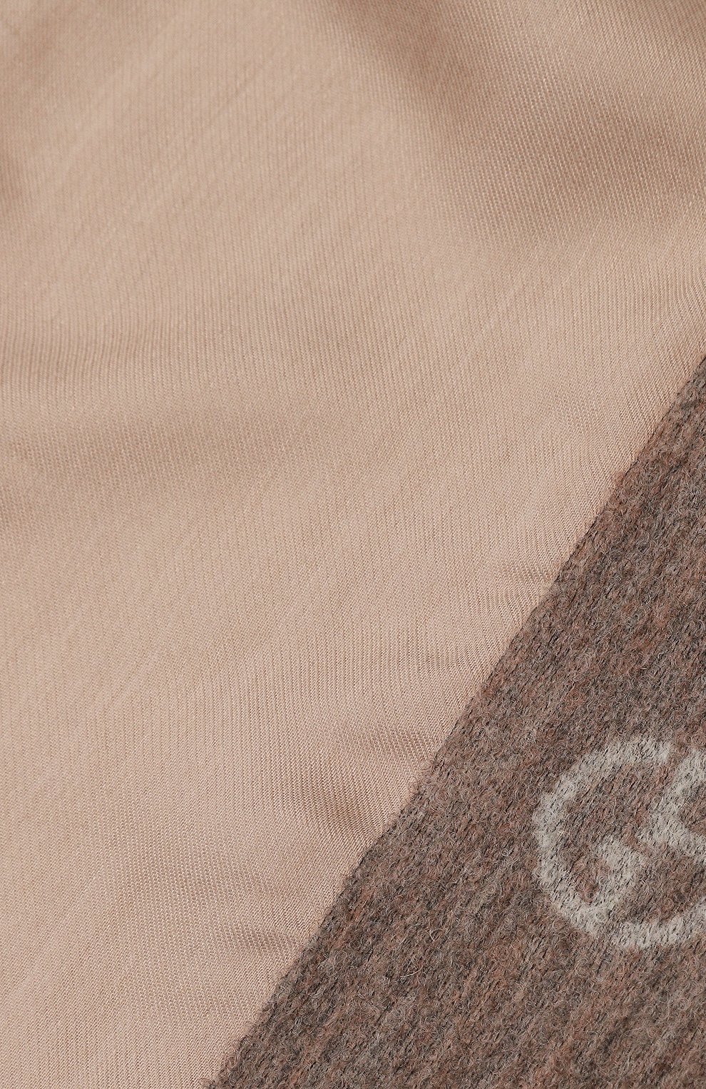 Шарф из шерсти и вискозы GIORGIO ARMANI бежевого цвета по цене 53600 руб., арт. 795216/3F128, фото 4 Шарф из шерсти и вискозы GIORGIO ARMANI, арт. 795216/3F128, фото 4