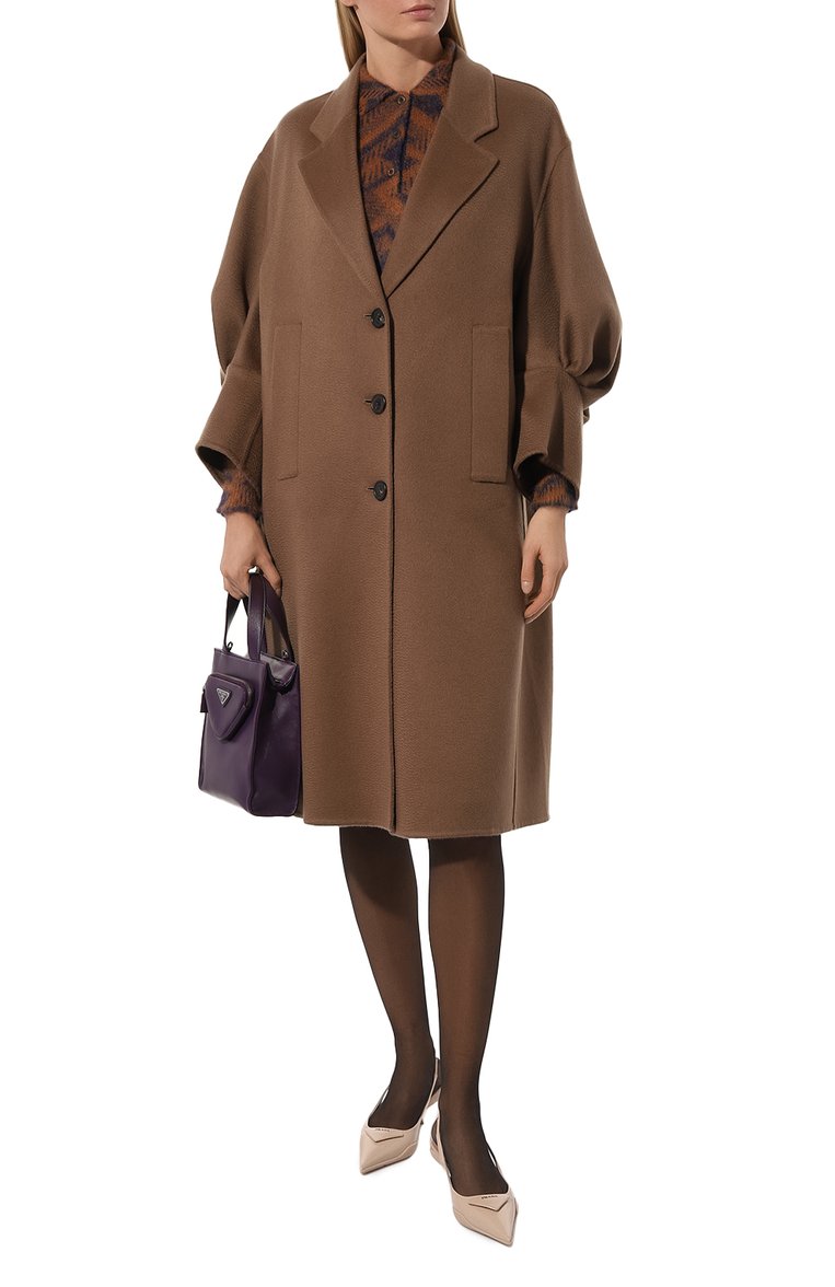 Женское кашемировое пальто PRADA бежевого цвета, арт. P682O-1XON-F0040-212 | Фото 2 (Длина (верхняя одежда): До колена; Материал внешний: Шерсть, Кашемир; Рукава: Дл�инные; 1-2-бортные: Однобортные; Стили: Кэжуэл)
