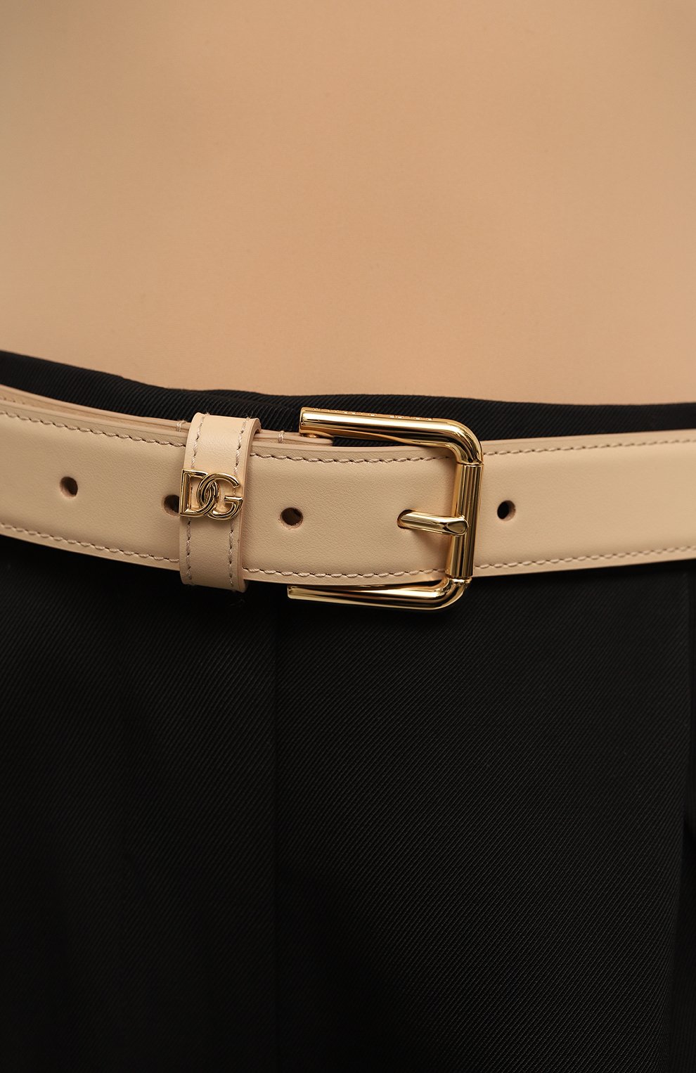 Кожаный ремень DOLCE & GABBANA светло-бежевого цвета по цене 61550 руб., арт. BE1636/AW576, фото 2 Кожаный ремень DOLCE & GABBANA, арт. BE1636/AW576, фото 2