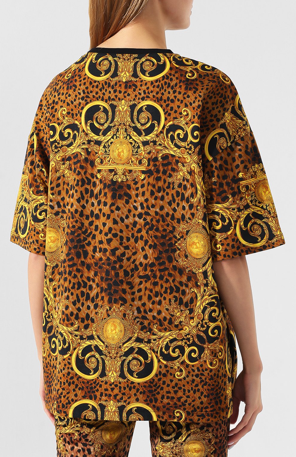 Хлопковая футболка VERSACE JEANS COUTURE разноцветного цвета по цене 28300 руб., арт. B2HUA7BP-UDP602 35/30183, фото 4 Хлопковая футболка VERSACE JEANS COUTURE, арт. B2HUA7BP-UDP602 35/30183, фото 4
