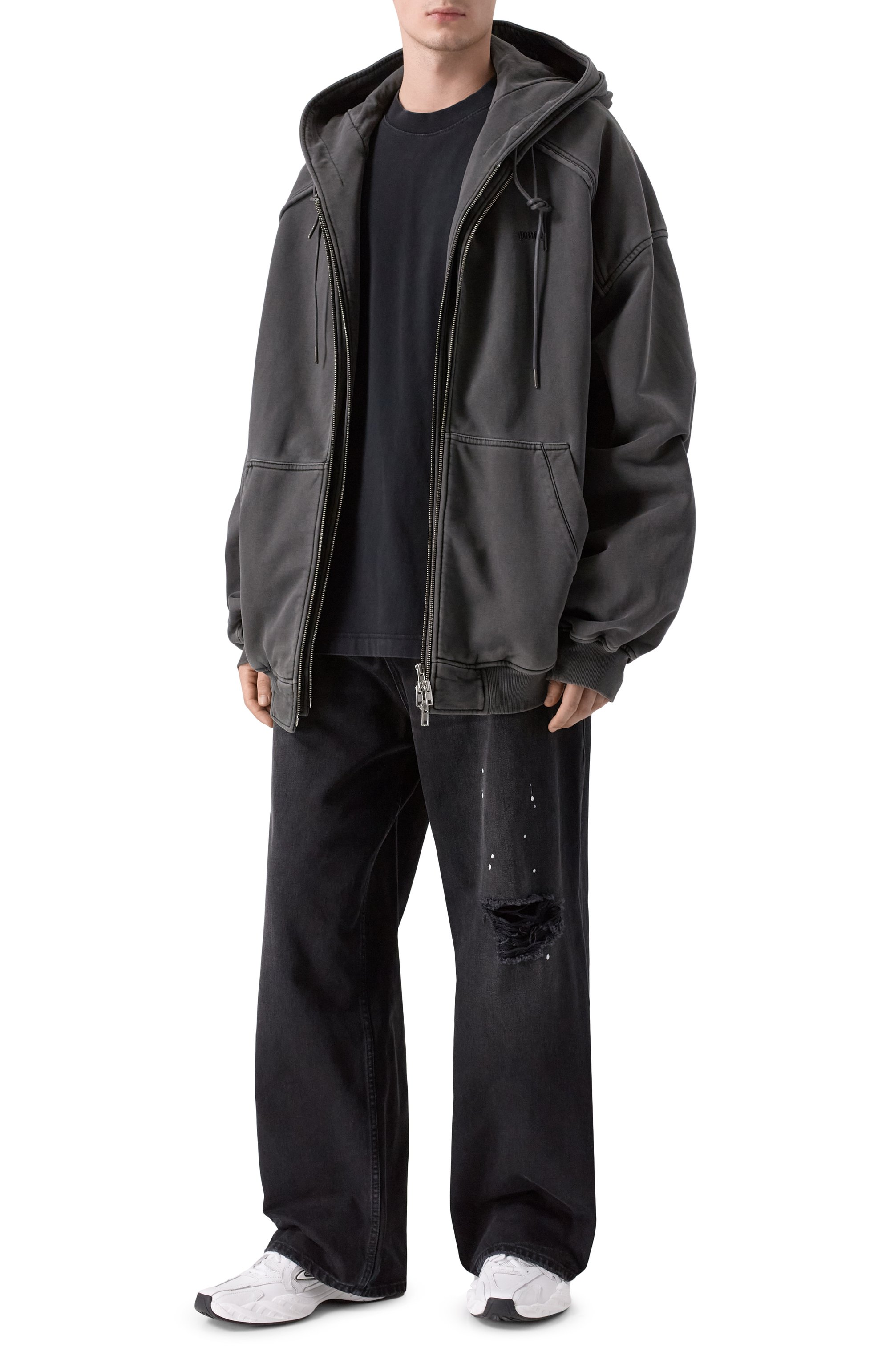 Джинсы VETEMENTS темно-серого цвета по цене 109500 руб., арт. ME76DP070B3/2803 DENIM, фото 2 Джинсы VETEMENTS, арт. ME76DP070B3/2803 DENIM, фото 2