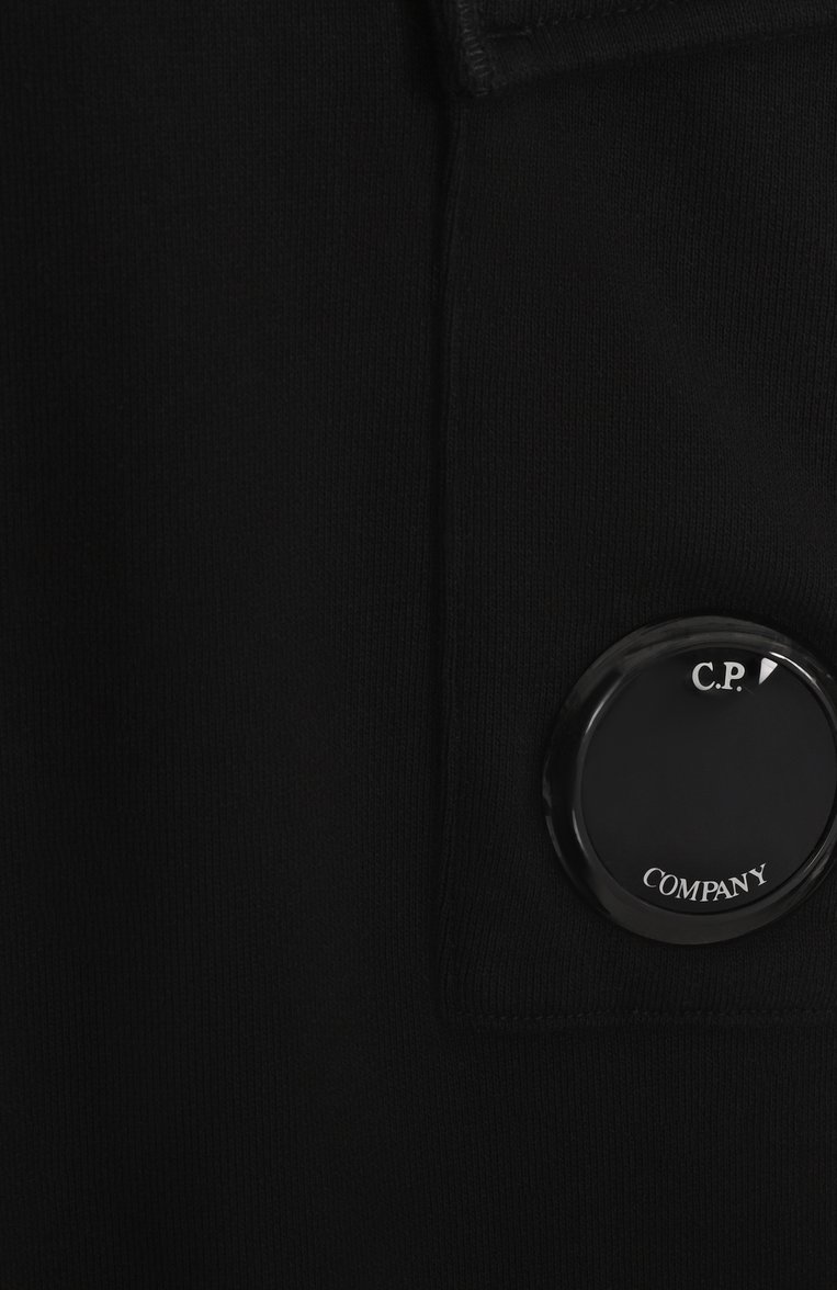 Детские хлопковые джоггеры C.P. COMPANY черного цвета, арт. CNP002/LCA69/10-14 | Фото 3 (Нос: Не проставлено; Материал внешний: Хлопок; Мальчики Кросс-КТ: Брюки-спорт, Джоггеры-одежда; Ростовка одежда: 10 - 11 лет | 140 - 146см, 16 лет | 164 см, 13 - 15 лет | 158 см)