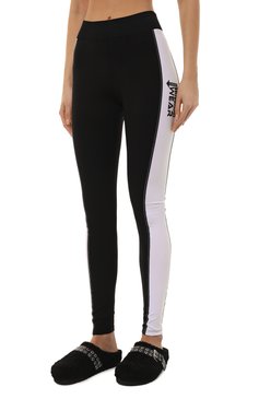 Женские легинсы MOSCHINO черно-белого цвета, арт. A6807/4421 | Фото 3 (Материал сплава: Проставлено; Нос: Не проставлено; Материал внешний: Синтетический материал)