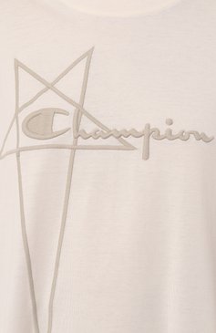 Женская хлопковая футболка rick owens x champion RICK OWENS кремвого цвета, арт. CW02C9229/CHJEG | Фото 5 (Принт: С принтом; Длина (для топов): Удлиненные; Материал сплава: Проставлено; Материал внешний: Хлопок; Женское Кросс-КТ: Футболка-одежда; Драгоценные камни: Проставлено; Рукава: 3/4; Стили: Кэжуэл)