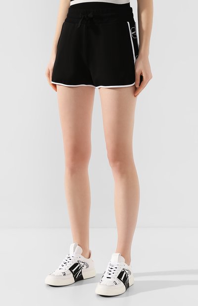 Шорты VALENTINO черного цвета по цене 66500 руб., арт. TB3MD01F58C, фото 3 Шорты VALENTINO, арт. TB3MD01F58C, фото 3
