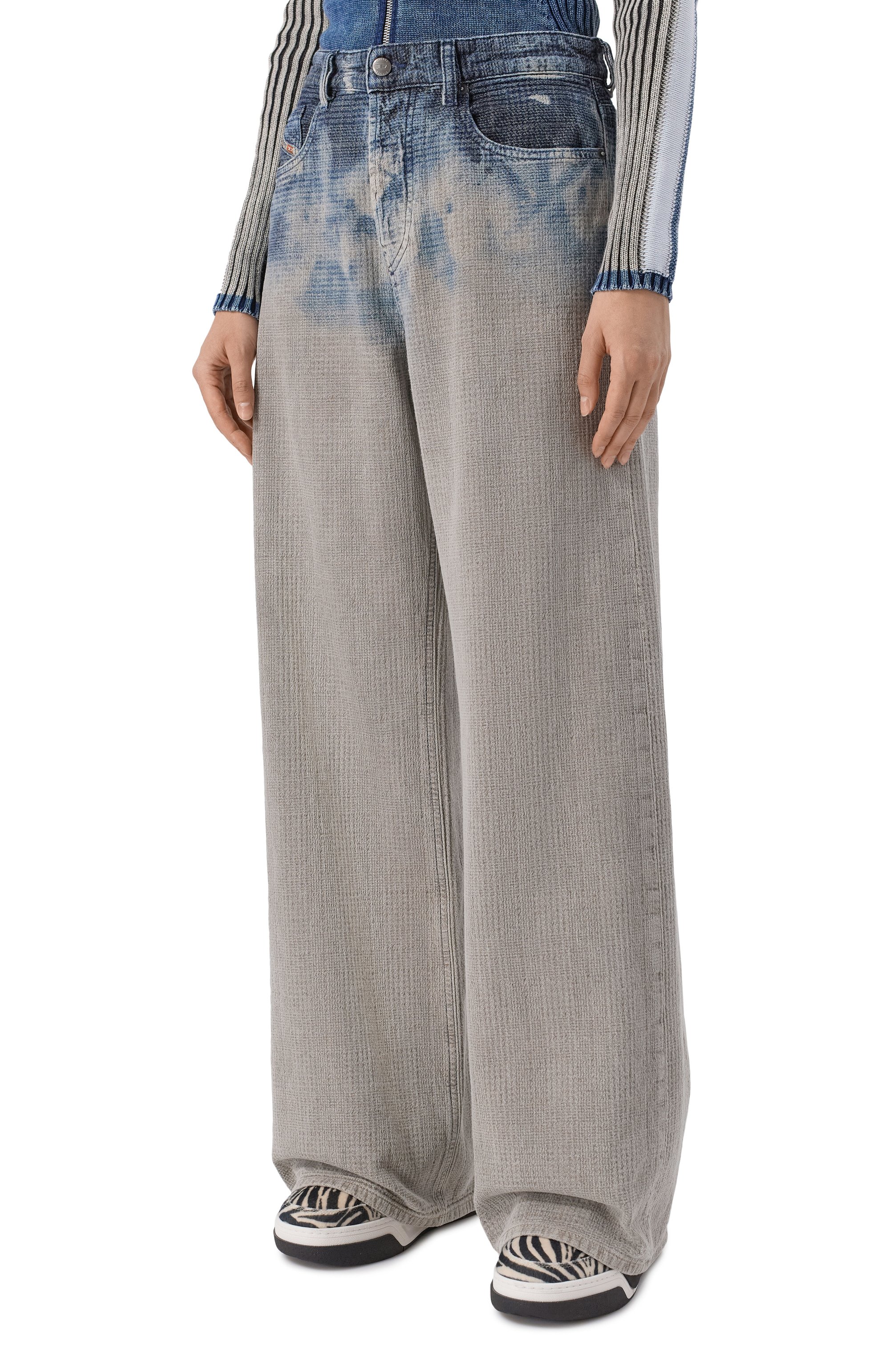 Джинсы 1996 d-sire DIESEL серого цвета по цене 48800 руб., арт. A06925/09N93, фото 3 Джинсы 1996 d-sire DIESEL, арт. A06925/09N93, фото 3