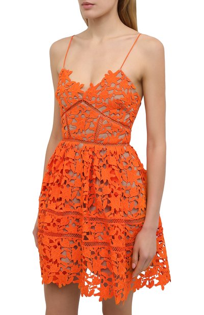 Платье SELF-PORTRAIT оранжевого цвета по цене 41200 руб., арт. SS21-089, фото 3 Платье SELF-PORTRAIT, арт. SS21-089, фото 3